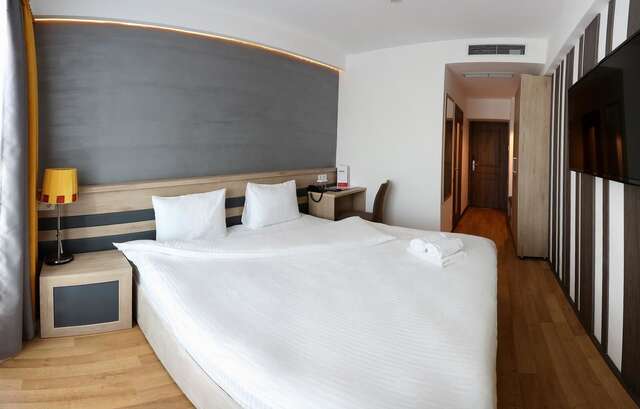 Отель Astra Hotel Алматы-7